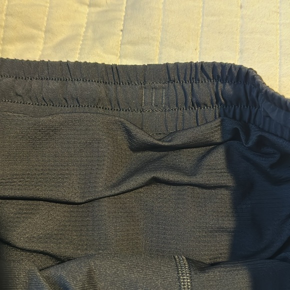 Lululemon Pace Breaker- Lined 9’ Medium - Picture 3 of 5